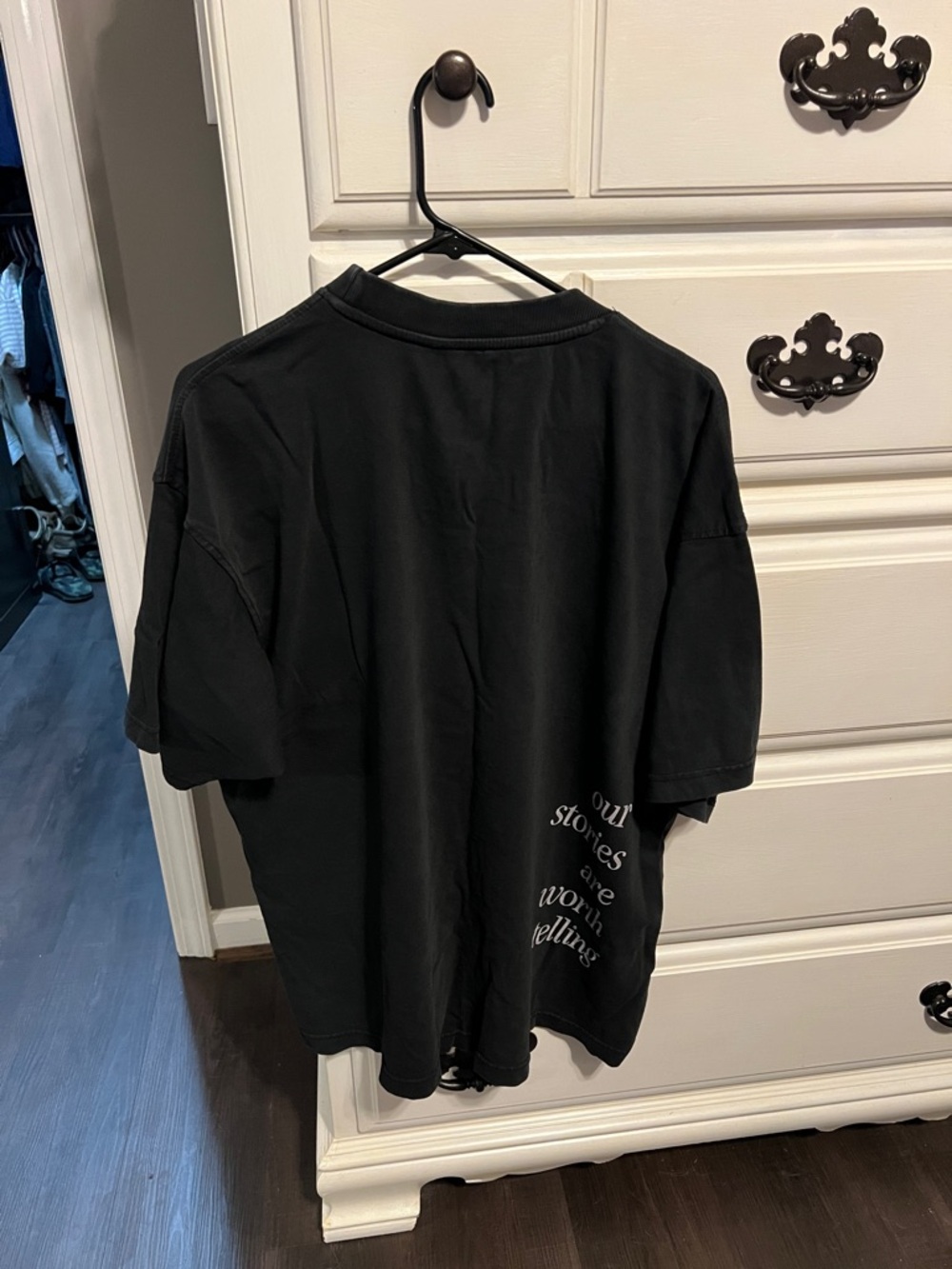 ACOTAR Graphic Tee - Picture 6 of 7